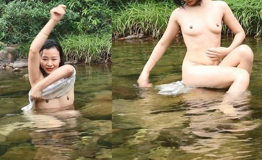 sex karaoke tay vịn Cô nàng với vẻ mặt đượm buồn